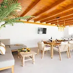 Santi Villa