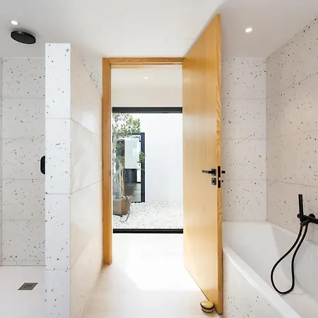 Santi Willa Callao Salvaje