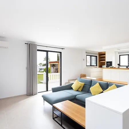 Willa Santi Callao Salvaje