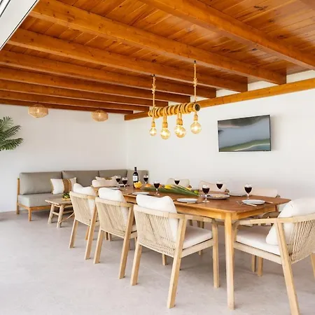 Santi Willa Callao Salvaje